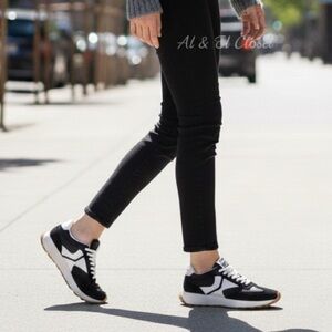 Steve Madden Kendrix Black White Lace-Up Sneakers Women’s Size 7 New With Box